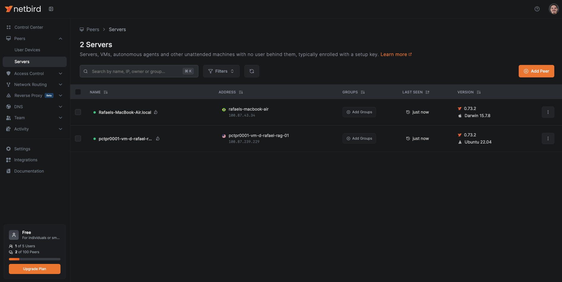 La VM y la laptop ambas conectadas como peers en el dashboard de NetBird